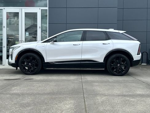 Used 2025 Cadillac Optiq Sport 1 w/ LPO, ONYX Package image 6