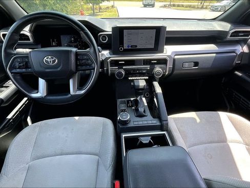 Used 2025 Toyota 4Runner SR5 AWD/4WD image 17