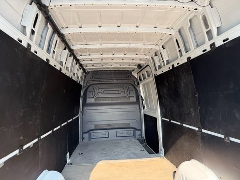 Used 2024 Mercedes-Benz Sprinter 2500 image 32