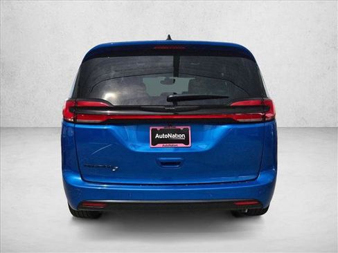 New 2026 Chrysler Pacifica Select FWD image 8