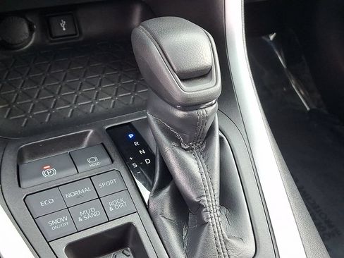 Used 2022 Toyota RAV4 LE AWD/4WD image 15
