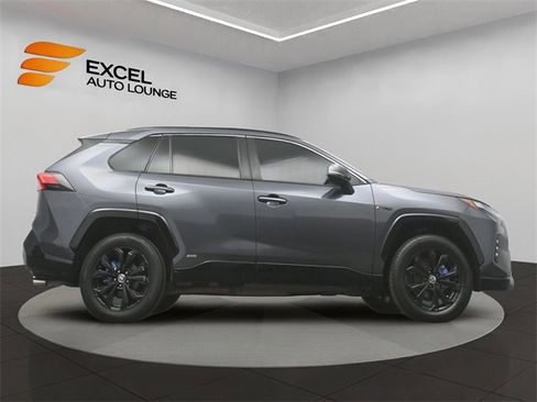 Used 2022 Toyota RAV4 SE image 39
