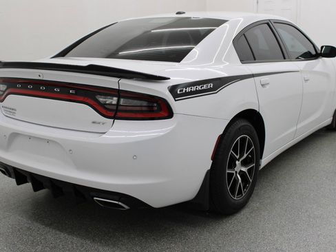 Used 2018 Dodge Charger SXT image 5