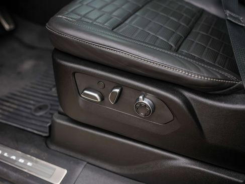 Used 2023 Cadillac Escalade V w/ LPO, ONYX Package image 11