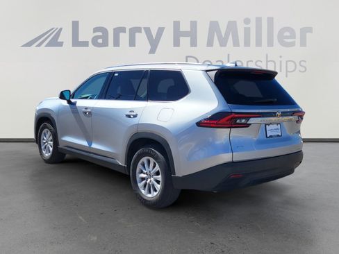 Used 2025 Toyota Grand Highlander AWD image 3