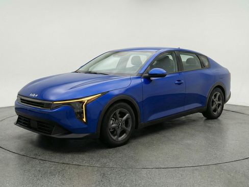 Used 2025 Kia K4 FWD image 3