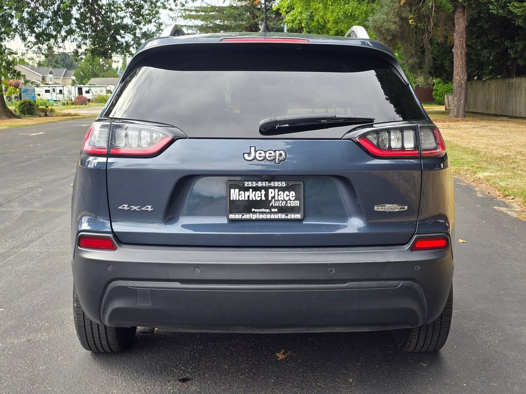 Used 2019 Jeep Cherokee Latitude Plus w/ Cold Weather Group AWD/4WD image 5