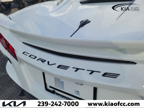 Used 2022 Chevrolet Corvette Stingray Premium Conv w/ Z51 Performance Package RWD image 9