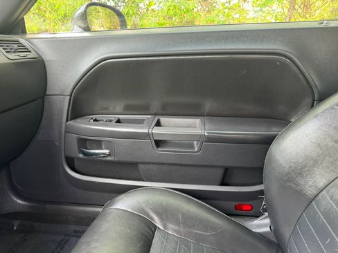 Used 2009 Dodge Challenger SE RWD image 9