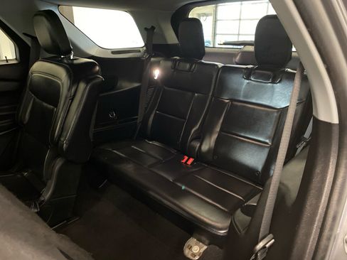 Used 2021 Ford Explorer XLT w/ Equipment Group 202A image 12