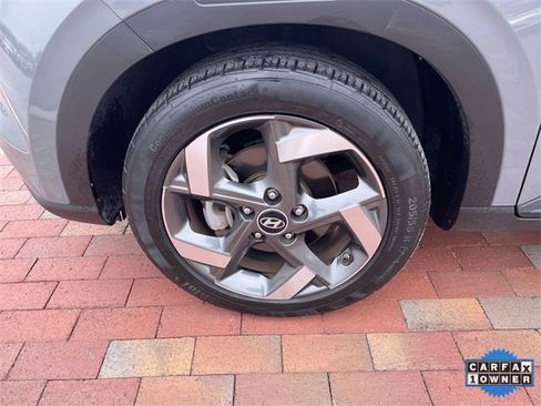 Used 2023 Hyundai Venue SEL image 10