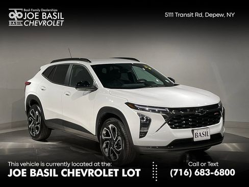 Used 2025 Chevrolet Trax RS image 1