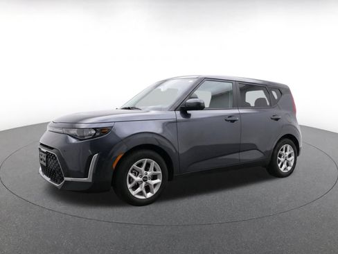 Used 2025 Kia Soul LX w/ LX Technology Package FWD image 3