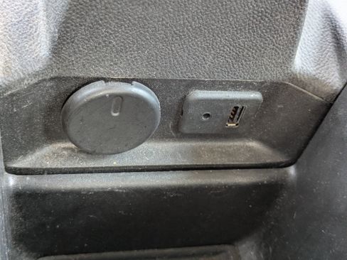 Used 2014 Chevrolet Volt FWD image 23
