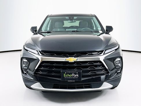 Used 2025 Chevrolet Blazer LT image 2