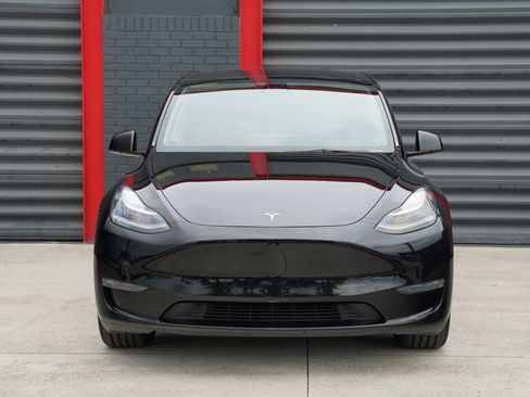Used 2023 Tesla Model Y AWD image 5