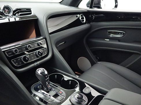 New 2025 Bentley Bentayga image 31