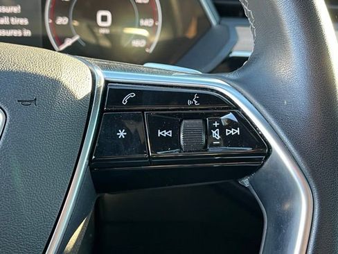 Used 2024 Audi Q8 e-tron Premium Plus w/ Premium Plus Package image 22