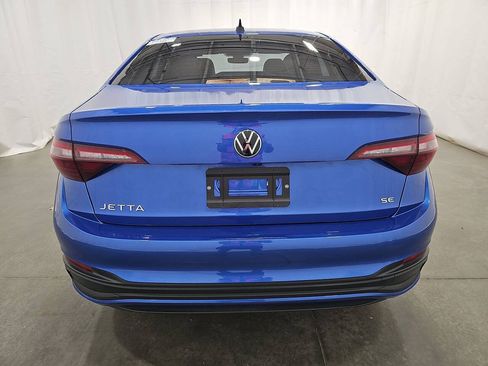 Used 2024 Volkswagen Jetta SE w/ Panoramic Sunroof Package FWD image 5