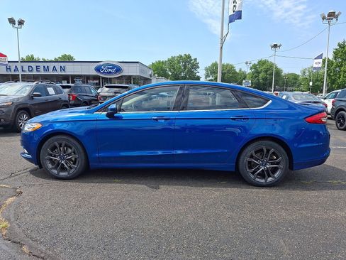 Used 2018 Ford Fusion SE w/ Equipment Group 201A FWD image 4