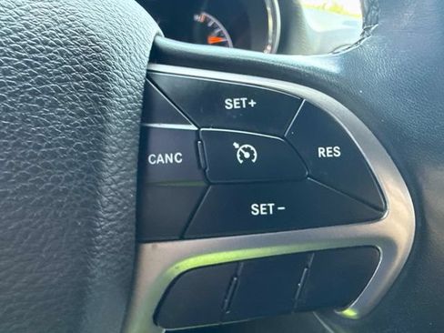 Used 2021 Jeep Grand Cherokee Laredo X AWD/4WD image 22