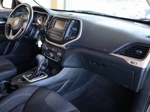 Used 2016 Jeep Cherokee Latitude w/ Safety/Convenience Group image 27