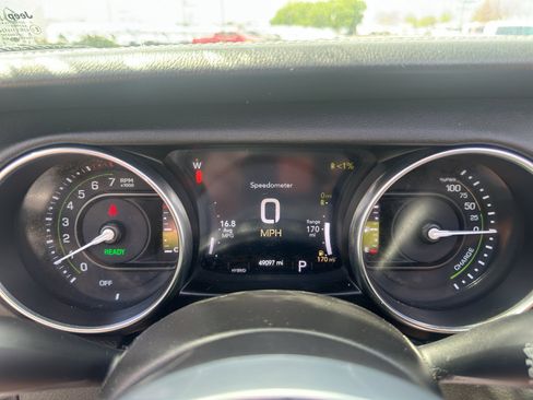 Used 2022 Jeep Wrangler Unlimited Sahara w/ Cold Weather Group image 20