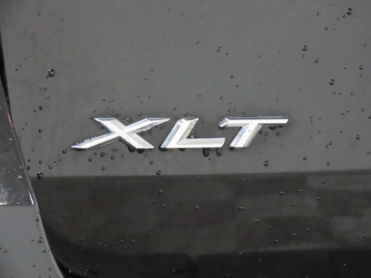Used 2023 Ford Explorer XLT w/ Equipment Group 202A RWD image 6