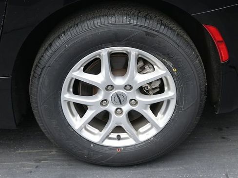 Used 2024 Chrysler Pacifica Touring-L FWD image 36