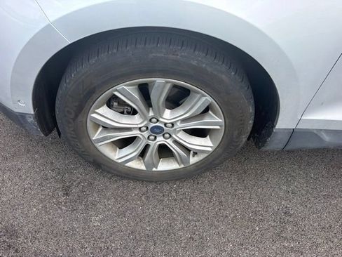 Used 2019 Ford Edge Titanium w/ Equipment Group 301A AWD/4WD image 4