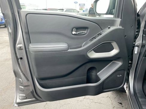 Used 2024 Nissan Frontier SL w/ Technology Package RWD image 11