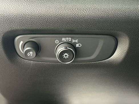 Used 2023 Chevrolet Traverse LT FWD image 35