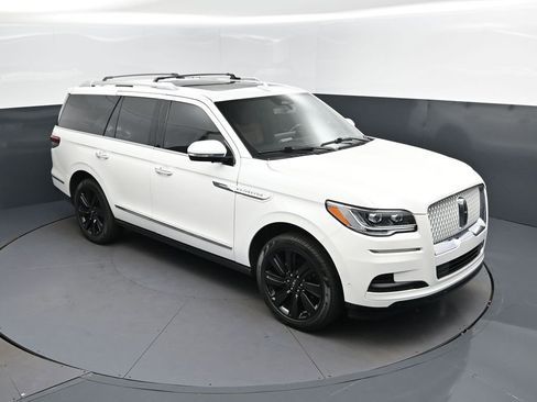 Used 2024 Lincoln Navigator Reserve AWD/4WD image 34