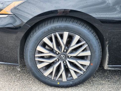 Used 2023 Nissan Altima 2.5 SV image 9