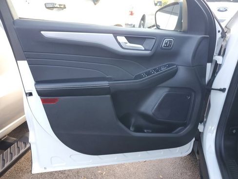 Certified 2023 Ford Escape Platinum w/ Premium Technology Package image 17