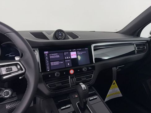 Certified 2026 Porsche Macan image 26