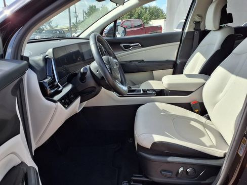 Certified 2025 Kia Sportage EX FWD image 10