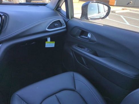 New 2026 Chrysler Pacifica Select FWD image 17