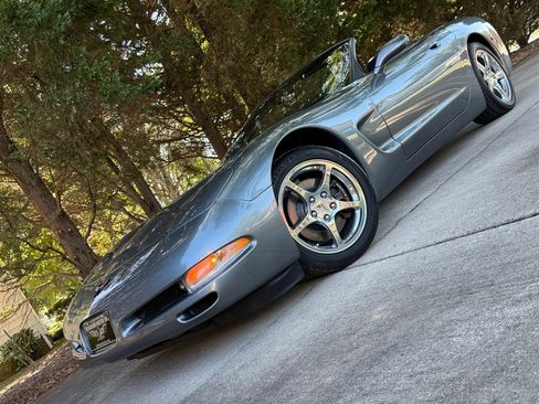 Used 2004 Chevrolet Corvette Convertible w/ Preferred Equipment Group image 9