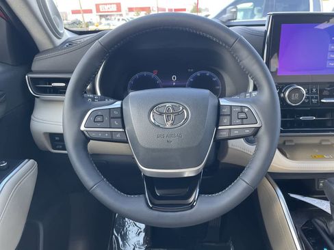 Used 2023 Toyota Highlander Limited image 19