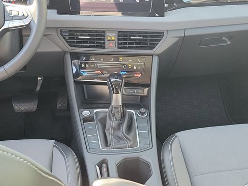 Used 2026 Volkswagen Jetta SE FWD image 15