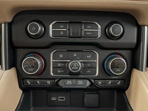 Used 2021 Chevrolet Tahoe Premier w/ Premium Package AWD/4WD image 20