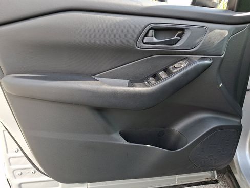 Used 2024 Nissan Rogue S AWD/4WD image 12