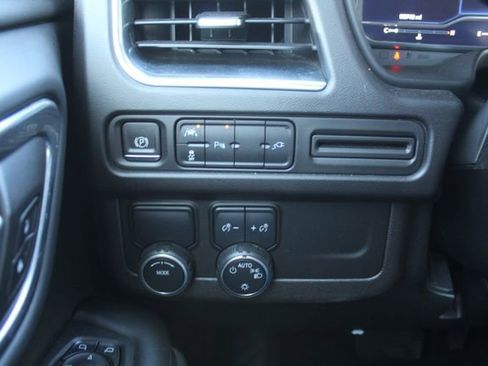 Used 2022 Chevrolet Suburban LT RWD image 27