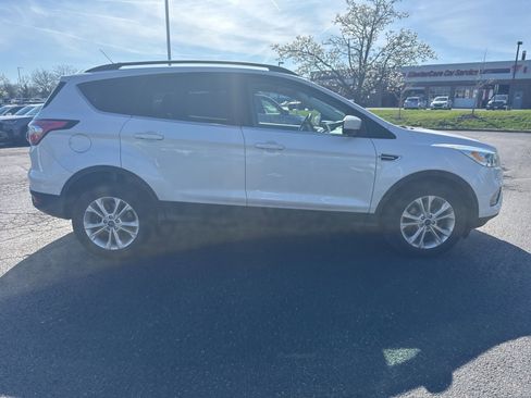 Used 2017 Ford Escape SE w/ Equipment Group 201A image 9