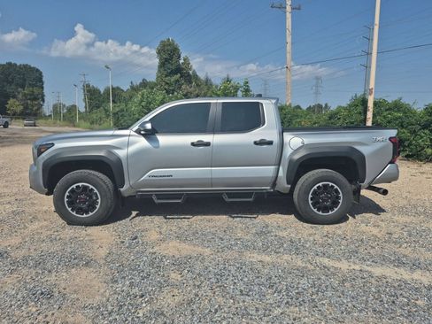 Used 2024 Toyota Tacoma TRD Off-Road AWD/4WD image 2