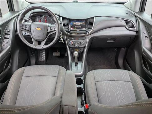 Used 2020 Chevrolet Trax LT FWD image 17