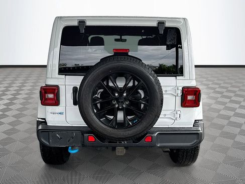 Used 2022 Jeep Wrangler Unlimited Sahara w/ Cold Weather Group AWD/4WD image 7