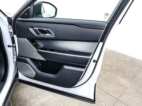 Used 2019 Land Rover Range Rover Velar R-Dynamic SE image 24