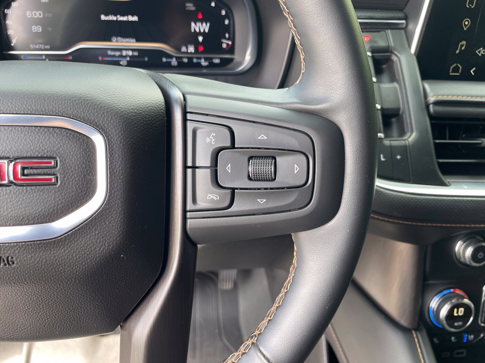 Used 2024 GMC Yukon AT4 w/ Technology Package AWD/4WD image 21